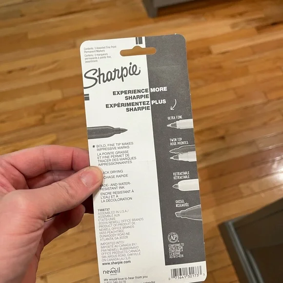 Sharpie Permanent Markers 6x three pack- Black, Blue, Red (18 markers) - Picture 3 of 3